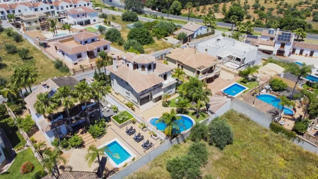 Chalet 6 habitaciones 391m² en venta - Costa del Sol - foto 2