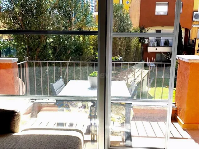 CASA PAREADA CON PISCINA COMUNITARIA A 150 M DE LA PLAYA - foto 3