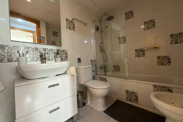 MAGNIFICA VIVIENDA CON PISCINA COMUNITARIA Y GARAJE INCLUIDO EN EL PRECIO — 14