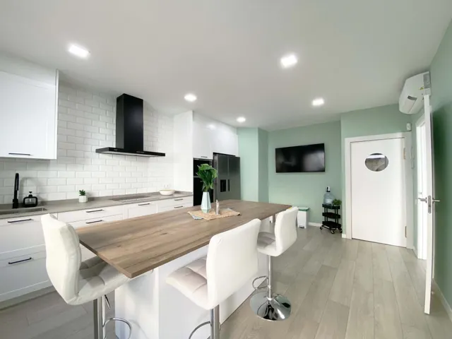 Chalet adosado en venta en Calle de Regàs — 25