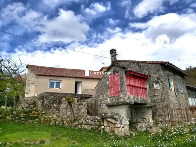 CASA rústica, parcialmente reformada, zona ARMARIZ. Ribeira 