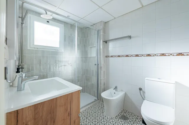 Piso reformado con gran terraza al sur, vistas verdes, garaje y piscina en Benalmádena Pueblo — 21