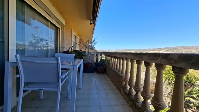 Bonito apartamento con vistas y piscina — 13
