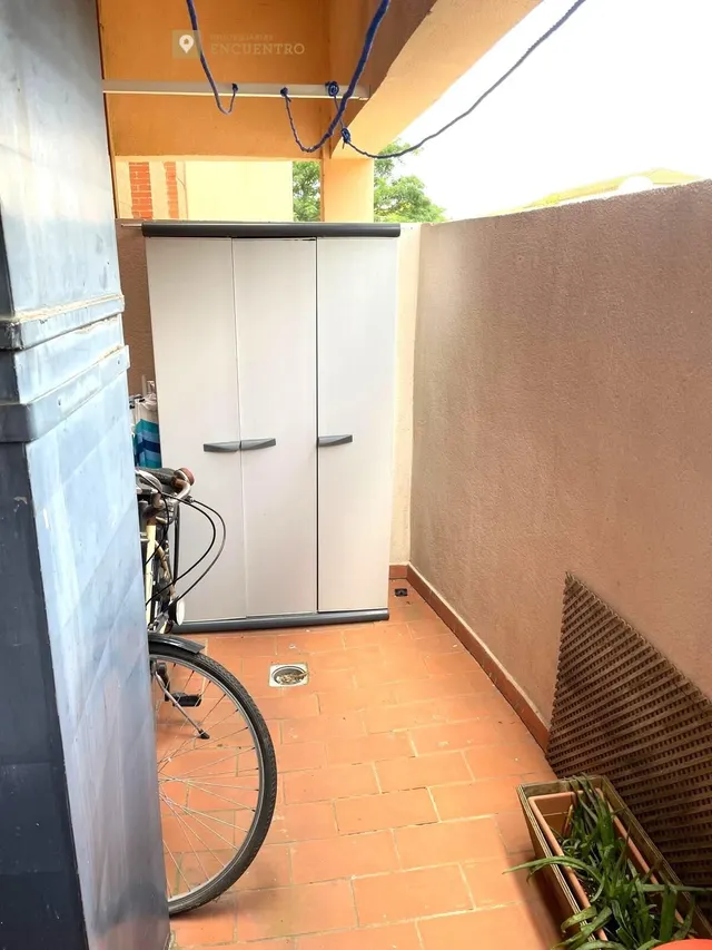 Piso con patio en tiro de línea — 12