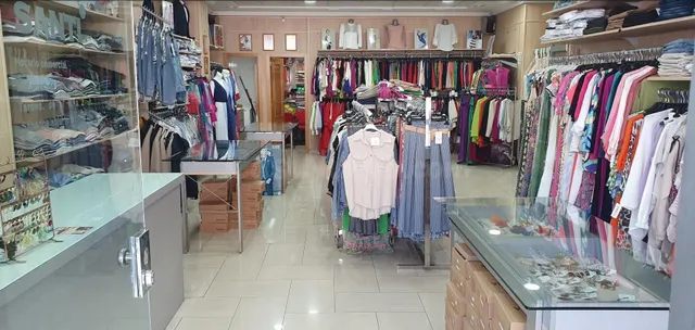 SE VENDE MAGNIFICO LOCAL EN LA PLAZA DE MERCADO DE LA VALL D