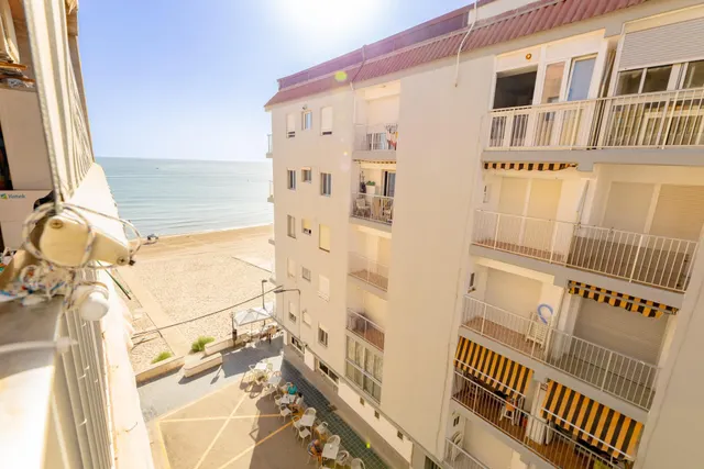 Apartamento reformado de un dormitorio en primera línea de playa en El Perellonet — 28