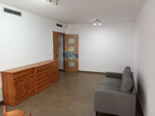 UBICADO EN ENTORNO RESIDENCIAL Y ZONA RELAJADA DE FÁCIL Y CÓ - foto 4