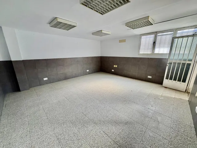 NAVE INDUSTRIAL CON FACIL ACCESO A AUTOVIA — 7