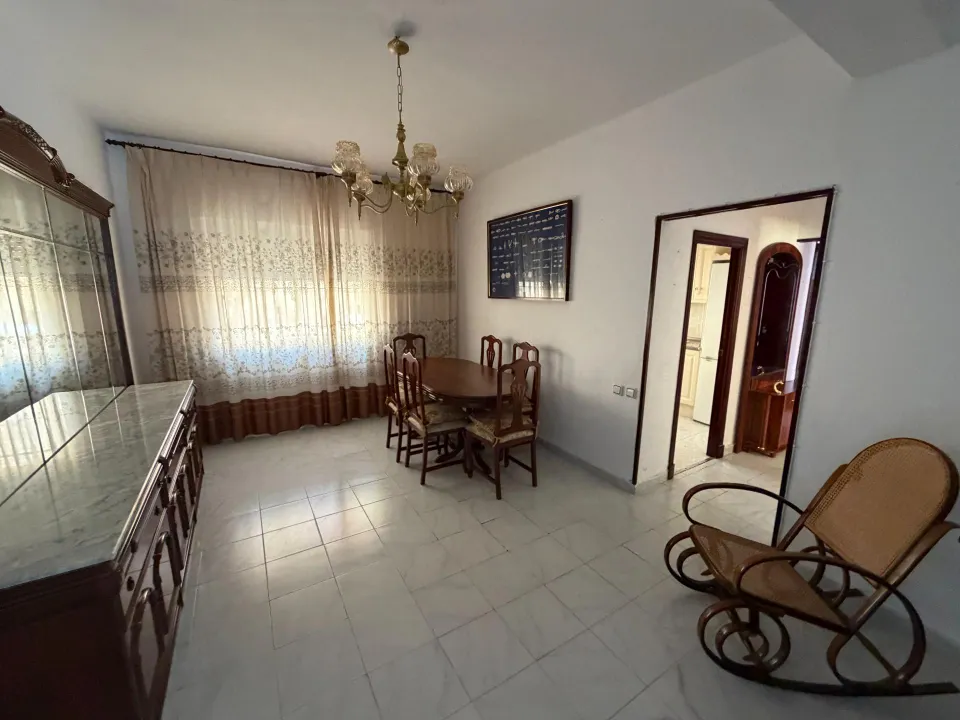 En venta vivienda de tres dormitorios en zona carlos iii