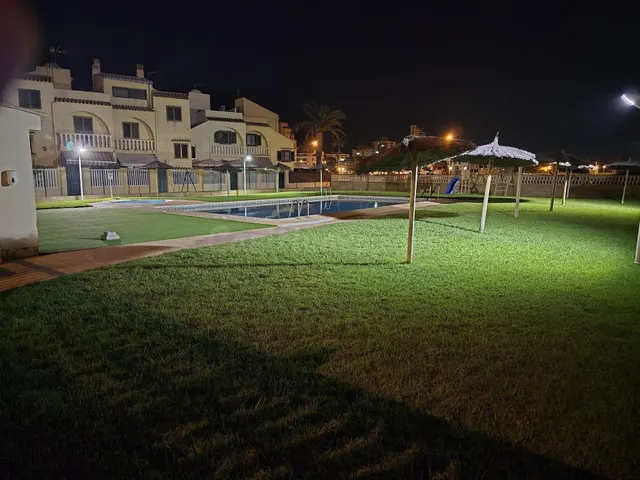 VIVIENDA CON 2 PISCINAS E INSTALACIONES DEPORTIVAS COMUNITAR
