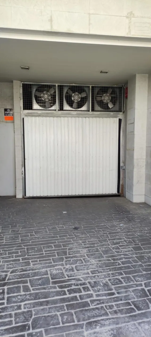 Garaje en gran avenida