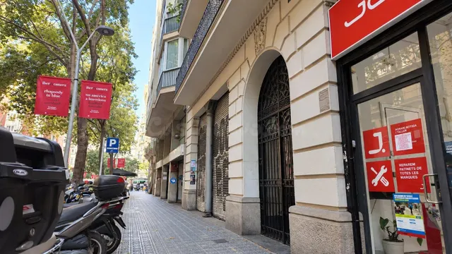 Local con trastienda en venta en calle Aragón, Barcelona: 15