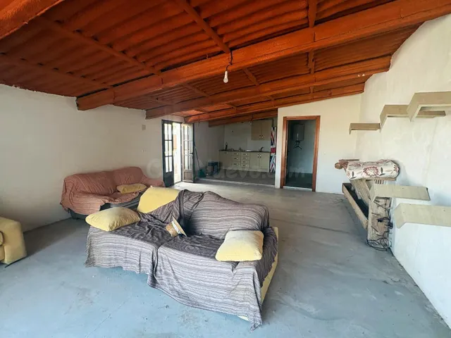 Parcela con almacén y vivienda