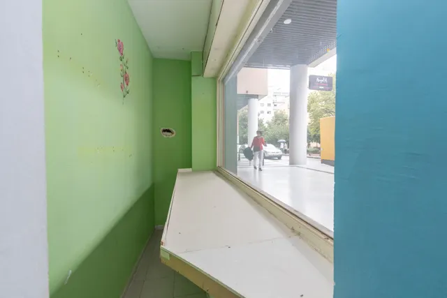 Local comercial en venta en calle agustina de aragón — 12