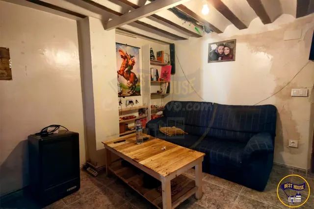 AMPLIA CASA DE 6 habitaciones EN MOHORTE — 6