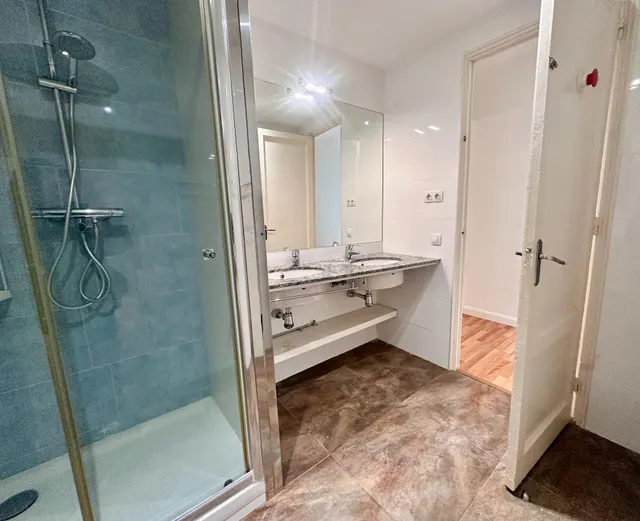 Piso Señorial en Balmes con  Doble Orientación — 33