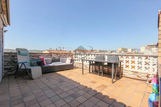 EXCLUSIVO ÁTICO CON TERRAZA ORIENTADO A SUR EN LA CREU DE BA - foto 4