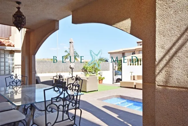 ESPECTACULAR CHALET INDEPENDIENTE CON PISCINA PRIVADA Y VIST - foto 3