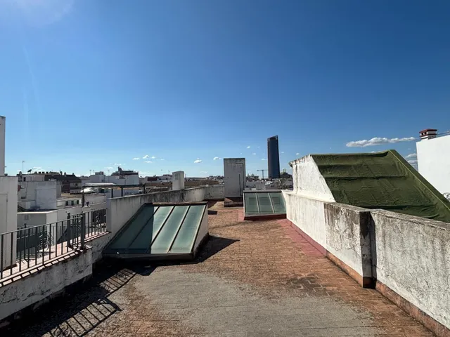 EDIFICIO EN VENTA EN PLENA CALLE SAN JACINTO. — 12
