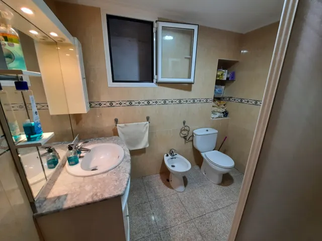 CASA CON PLANTA BAJA, PRIMERA ALTURA Y CAMARAS — 10