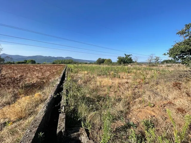 SE VENDE PARCELA CON CASETA — 27