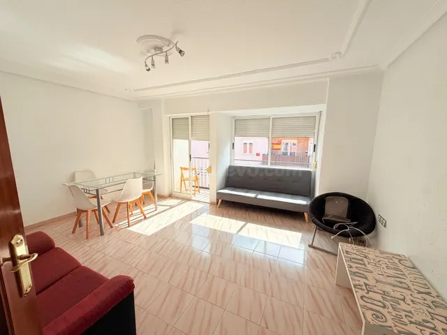 EASY RENT presenta esta acogedora vivienda situada en el bar - foto 4