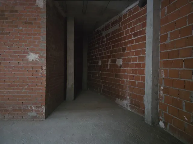 Alquiler de bajo comercial para reformar - foto 4