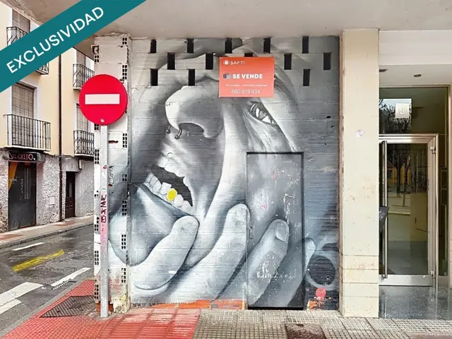 LOCAL COMERCIAL EN ESQUINA – Calle Santa Ana 2, CENTRO DE LEÓN · 93 m² con posible salida de humos junto al BARRIO HÚMEDO — 2
