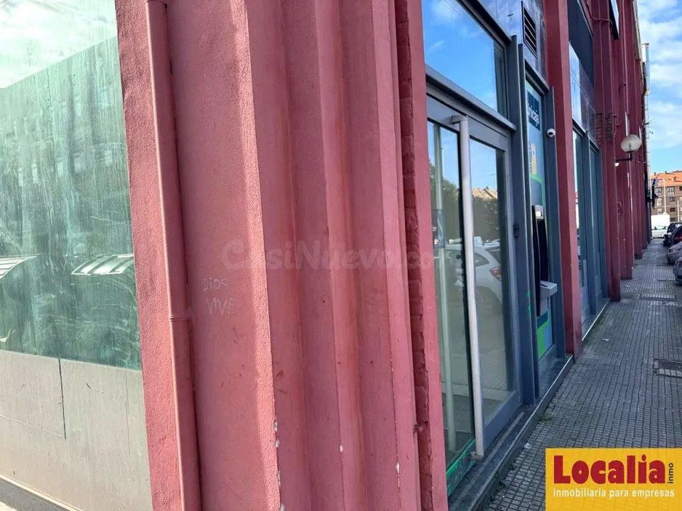 Más de 220 metros de local en venta, Santander