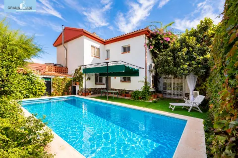Preciosa casa en Ogíjares con piscina y jardín