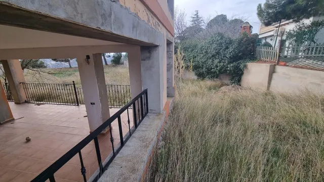 Casa independiente a la venta de 645 m2 construidos en el Alto de La Muela. — 23