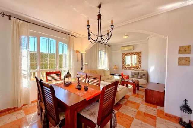 Bien mantenida villa quad en ubicación deseada - Lomas de Ca - foto 4