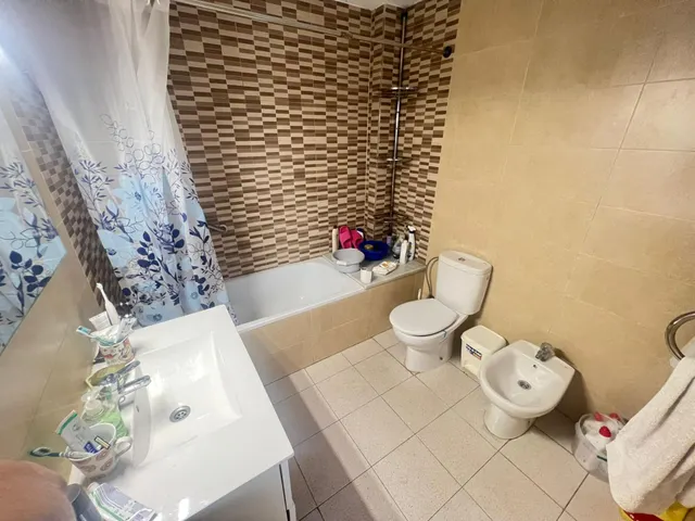 Amplio Apartamento con Terraza Privada en La Llàntia, Mataró — 18