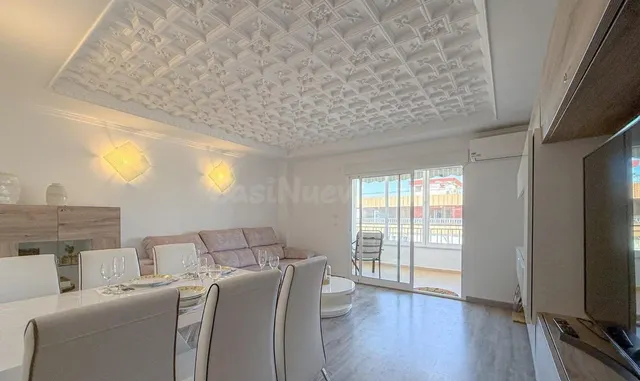 Ático reformado con vistas al mar, enorme terraza y piscina a 50 m de la playa en Torrevieja — 5