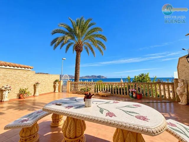 Duplex frente al mar en alamillo — 25
