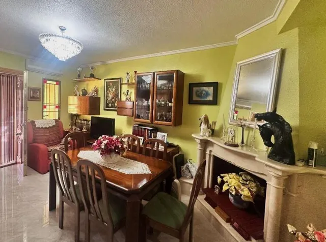 Bungalow con amplia terraza a pocos pasos de la playa y orientación Sur. — 13