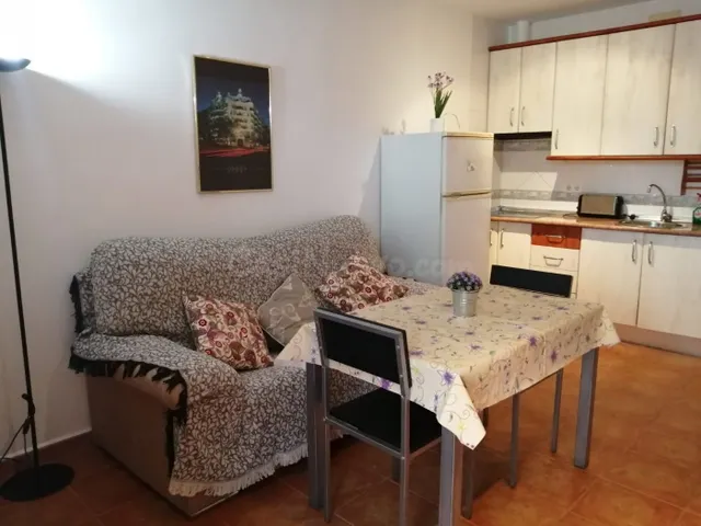 SE ALQUILA APARTAMENTO EN EL CENTRO DE FUENGIROLA - foto 2