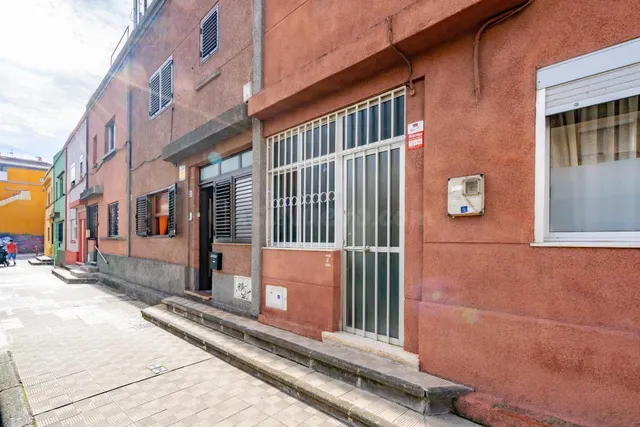 Casa de 4 plantas en zona céntrica de La Laguna · Ideal para