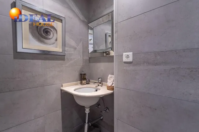 Exclusivo Piso Dúplex en el Corazón de Granada — 12