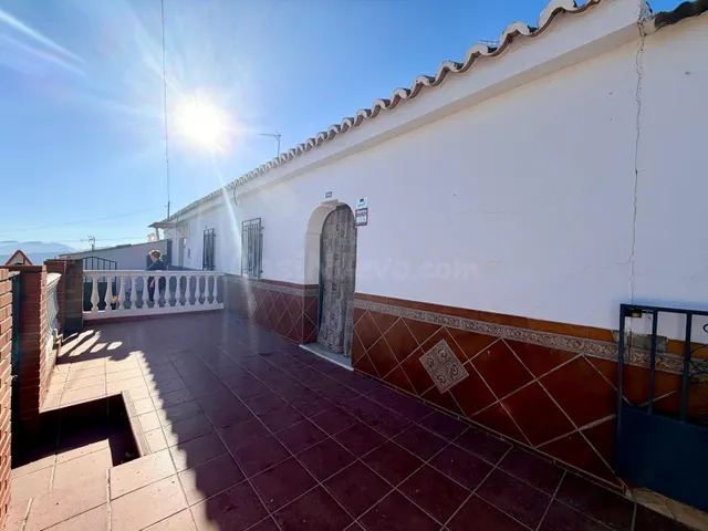 Casa de pueblo en pleno centro de La Joya con dos viviendas  - foto 2