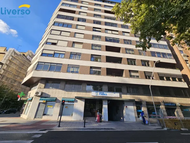 Espectacular pisazo en pleno centro, impresionantes vistas, no dudes en visitarlo!!! — 40