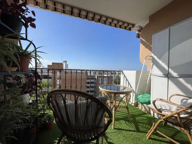Piso con terraza, vistas al mar y plaza de garaje en Arroyo  - foto 3