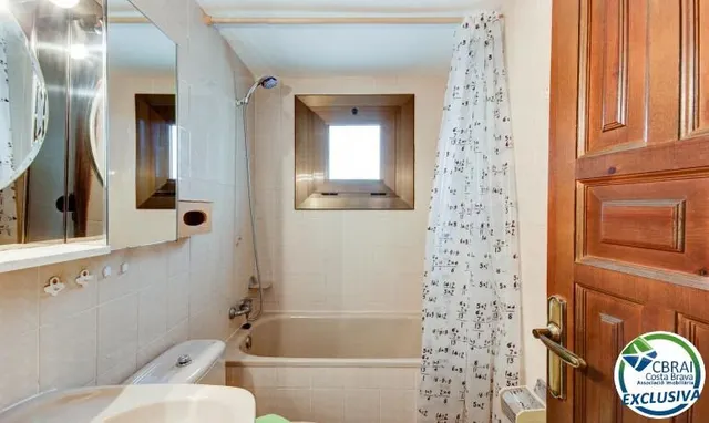 Apartamento con terraza, piscina, parking y licencia turística en Puig Rom – Roses — 19