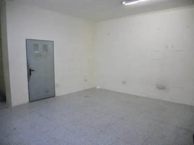LOCAL EN UNA UBICACIÓN INMEJORABLE — 16
