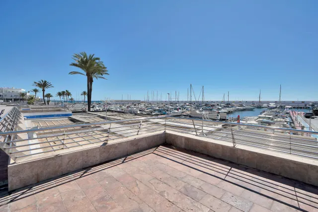 UNIQUE OPPORTUNITY IN THE HEART OF MARBELLA, FRONTLINE TO THE SEA WITH TOURIST LICENCE! — 18