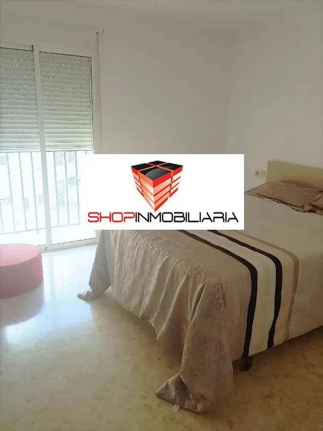 SE ALQUILA GRAN PISO EN AV. PESET ALEIXANDRE — 12
