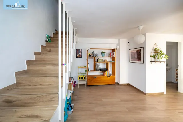 ¡Tu hogar soñado te espera en esta espectacular casa reformada! — 18