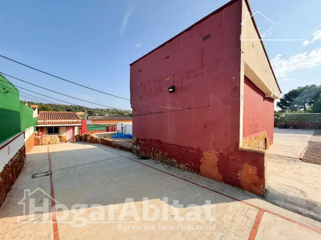 Chalet con piscina, garaje, terraza y barbacoa — 35