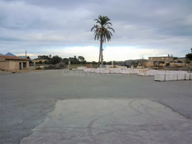 SE VENDE O SE ALQUILA NAVE TERRENO CERCA MONFORTE BIEN COMUN - foto 2