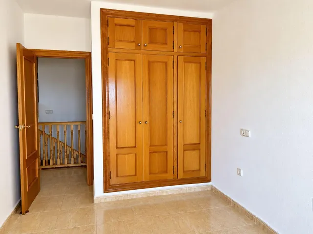 Dúplex de 3 dormitorios en primera línea de playa con vistas al mar en orihuela costa — 12